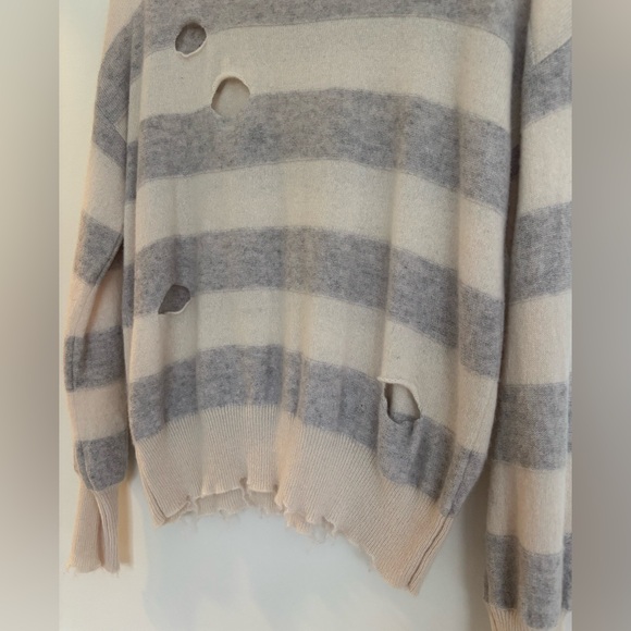 27 MILES 100% Cashmere Sweater w/Distressed detail, Size S, Like New Condition - Picture 7 of 10